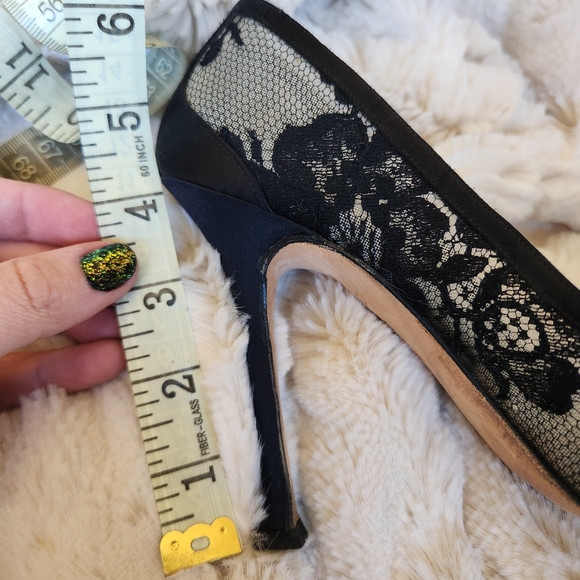 Vintage Lace Manolo Blahnik Pumps - Picture 5 of 5